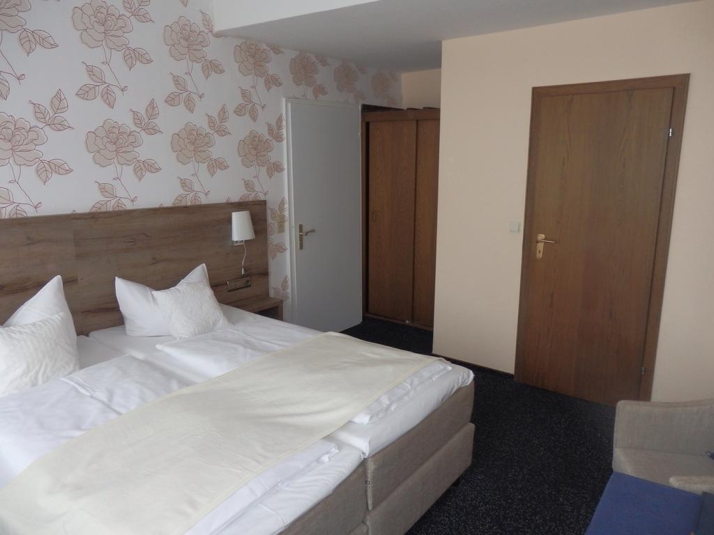 Hotel Rheinischer Hof バート・ブライジク エクステリア 写真